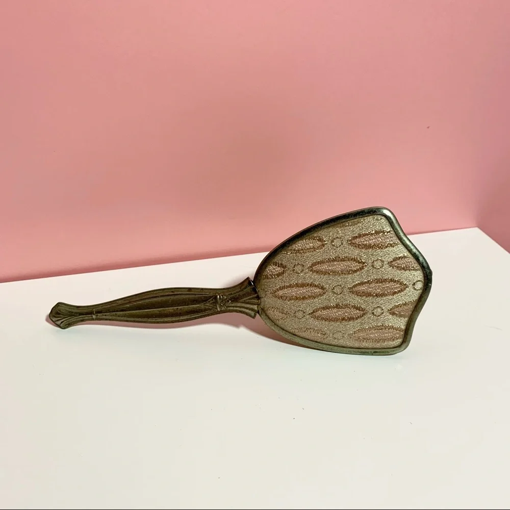 Vintage gold hair brush - Picture 3 of 3